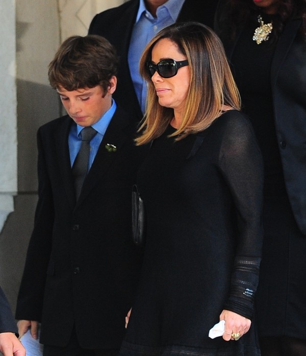 Melissa Rivers a jej syn Cooper na pohrebe mamy a starej mamy